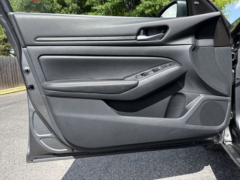 Used 2025 Nissan Altima 2.5 SV image 13