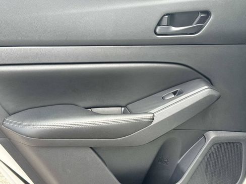Used 2025 Nissan Altima 2.5 SV FWD image 12