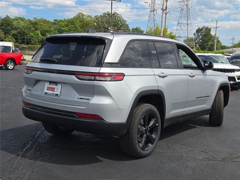 New 2025 Jeep Grand Cherokee Limited w/ Black Appearance Package image 11