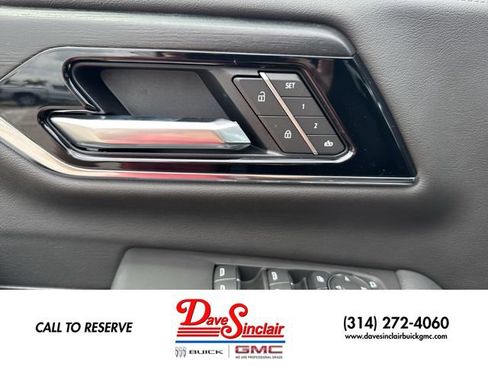 New 2026 GMC Yukon Denali w/ Denali Reserve Package AWD/4WD image 13
