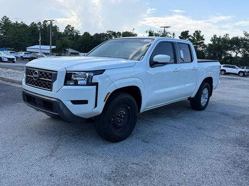 Used 2022 Nissan Frontier SV RWD image 3