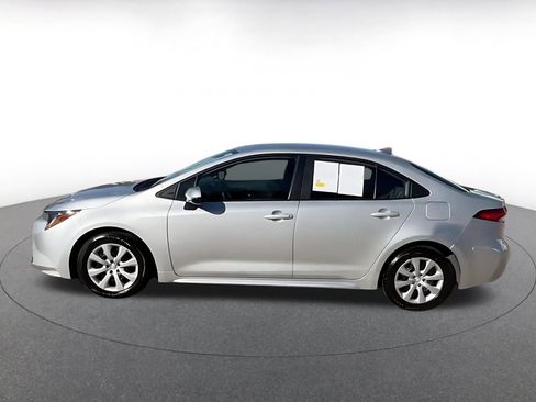 Used 2025 Toyota Corolla LE image 4