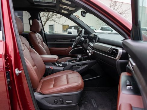 Used 2023 Kia Telluride EX w/ EX Captain's Chair Package image 10