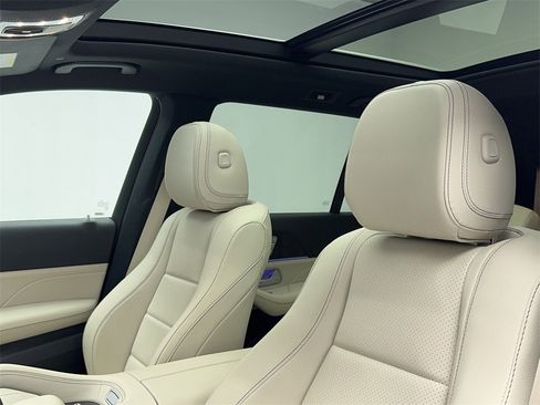 Used 2025 Mercedes-Benz GLS 450 4MATIC w/ AMG Line Exterior image 38