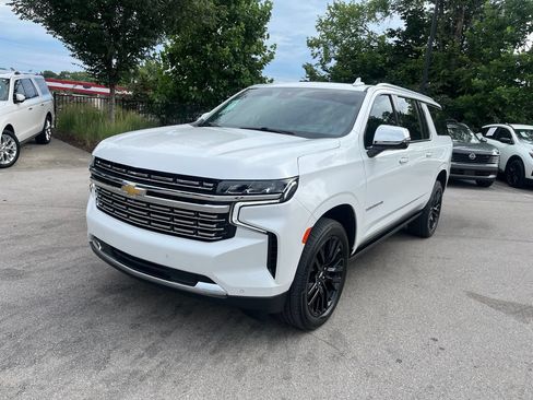 Used 2024 Chevrolet Suburban Premier AWD/4WD image 4