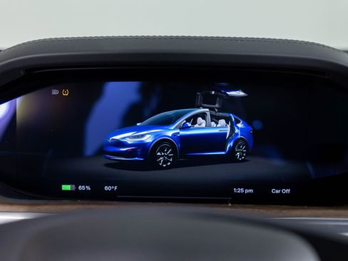 Used 2023 Tesla Model X image 34