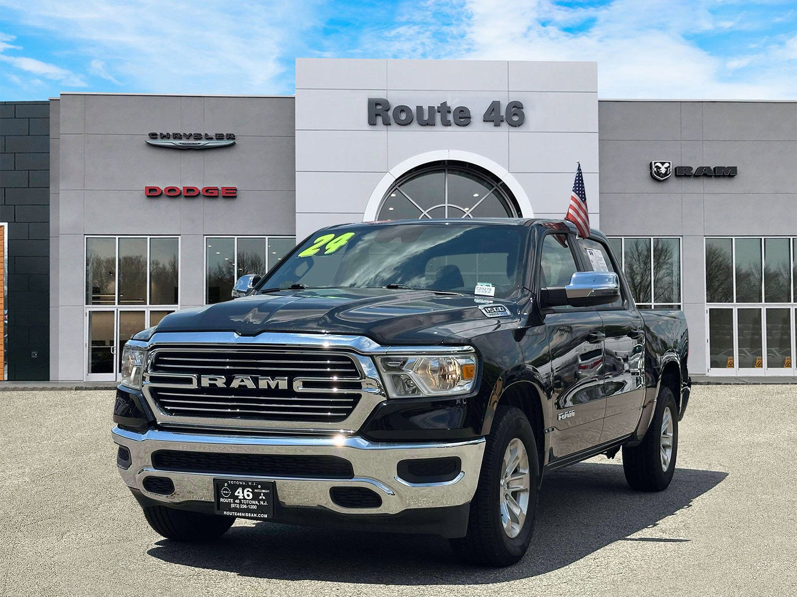 Used 2024 RAM 1500 Laramie AWD/4WD image 2