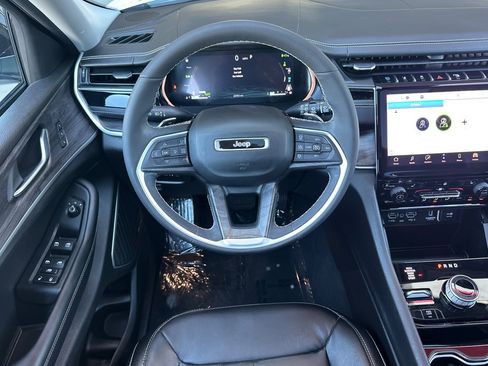 Used 2022 Jeep Grand Cherokee Limited 4xe w/ MOPAR Finishing Package AWD/4WD image 13