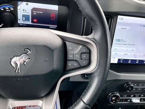 Used 2023 Ford Bronco Badlands image 18