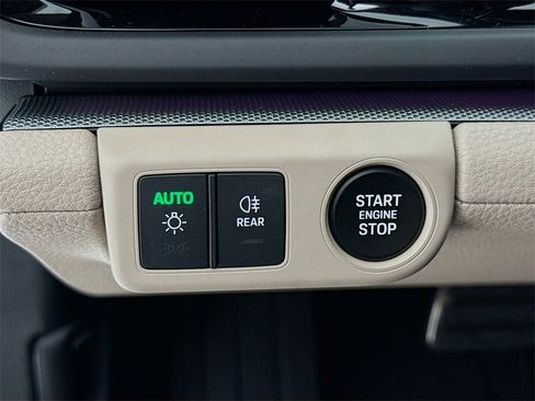 New 2025 Porsche Panamera image 14