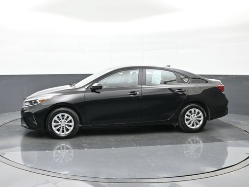Used 2024 Kia Forte LX FWD image 9