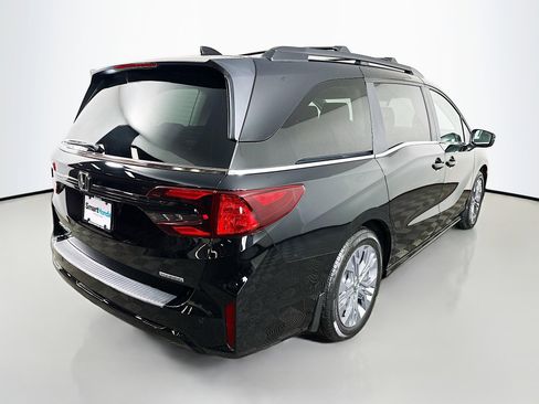 New 2026 Honda Odyssey Touring image 7