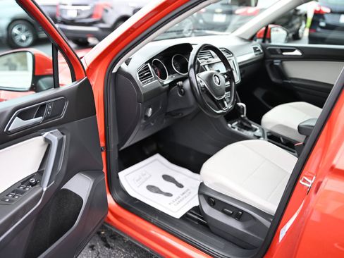 Used 2018 Volkswagen Tiguan SE image 11