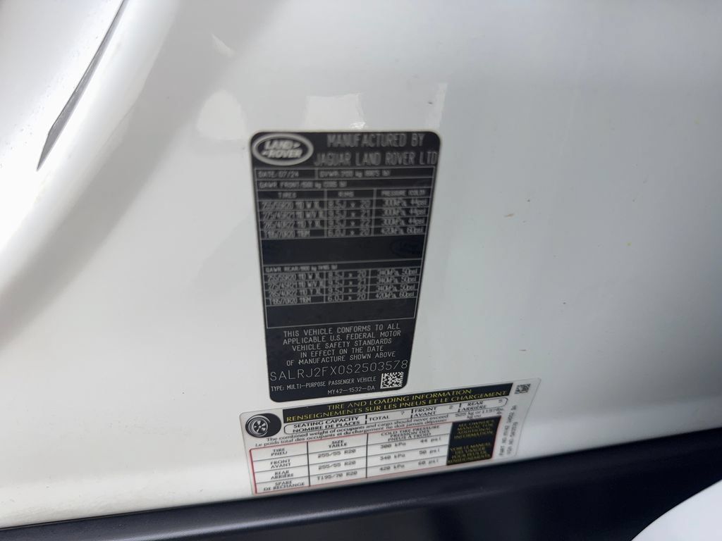 Used 2025 Land Rover Discovery S AWD/4WD image 95