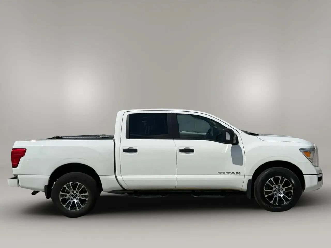 Used 2023 Nissan Titan SV w/ SV Convenience Package AWD/4WD image 8