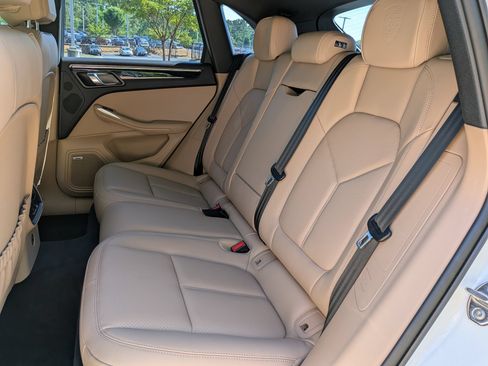 Certified 2025 Porsche Macan AWD/4WD image 25