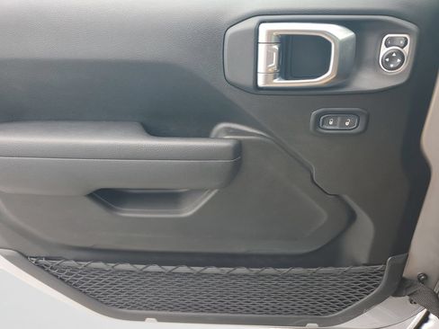 Used 2023 Jeep Gladiator Sport AWD/4WD image 19