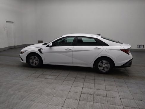 Used 2025 Hyundai Elantra SE FWD image 3