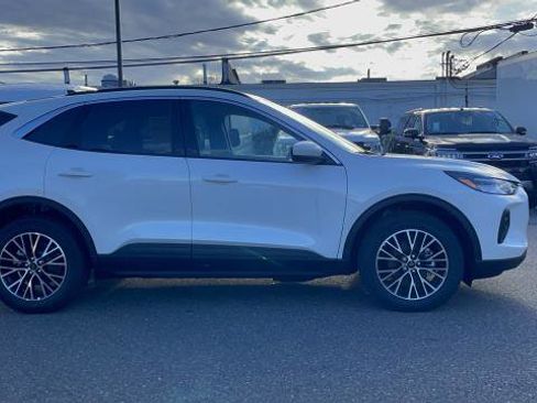 New 2023 Ford Escape SE image 4