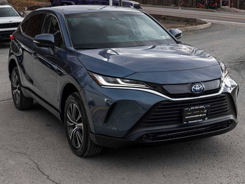 Used 2024 Toyota Venza LE image 3