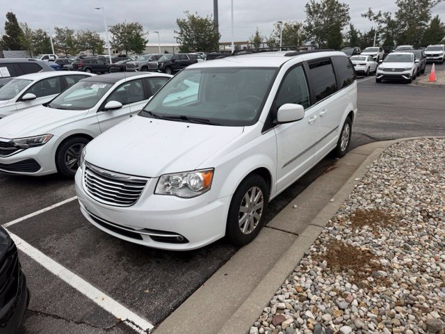 Used 2016 Chrysler Town & Country Touring FWD image 2