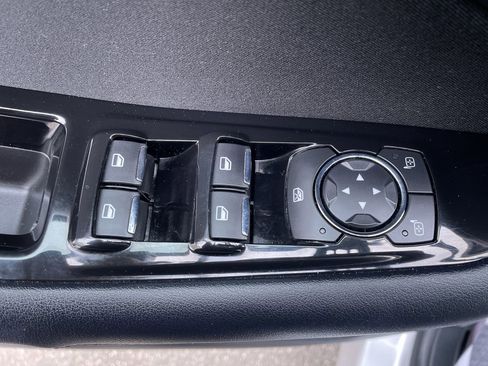 Used 2018 Ford Edge SEL image 18