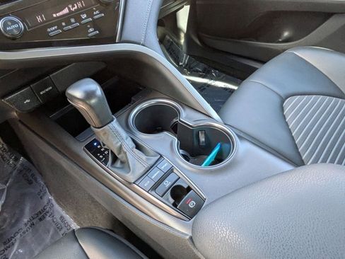 Used 2022 Toyota Camry SE w/ Carpet Mat Package (TMS) image 16