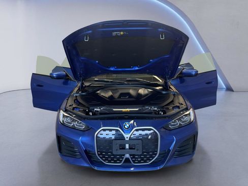 Used 2022 BMW i4 eDrive40 w/ M Sport Package RWD image 10