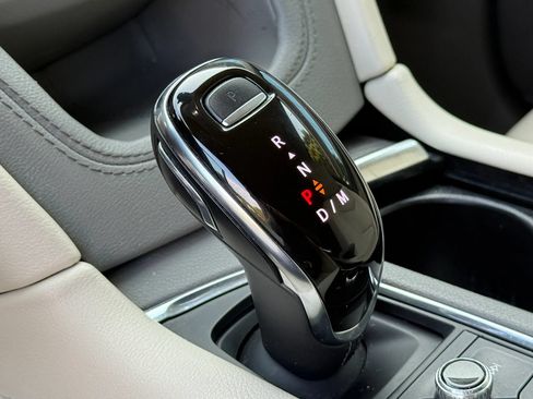 Used 2020 Cadillac XT5 Premium Luxury FWD image 36