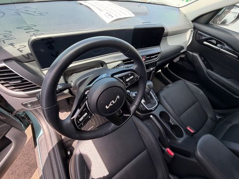 Used 2024 Kia Seltos EX AWD/4WD image 6