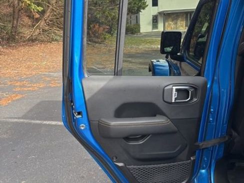 Used 2024 Jeep Wrangler Sahara w/ Safety Group image 29