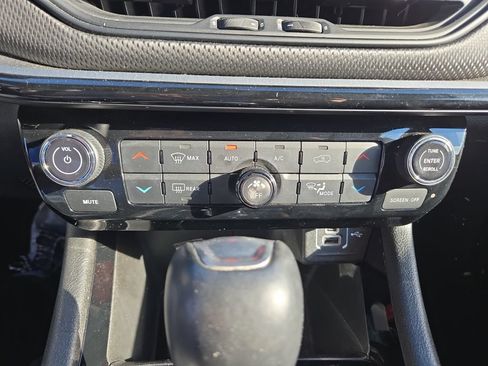 Used 2025 Jeep Compass Trailhawk AWD/4WD image 25