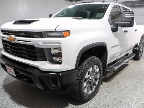 Used 2024 Chevrolet Silverado 2500 Custom image 31