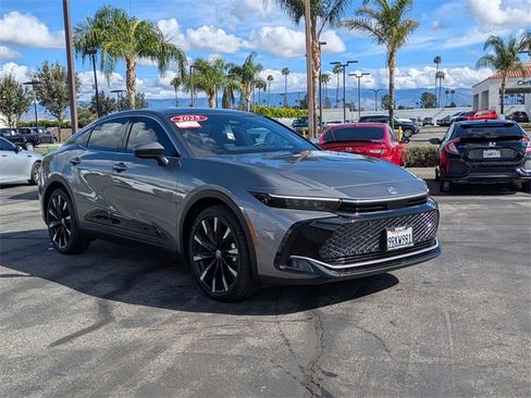 Used 2025 Toyota Crown Platinum image 3