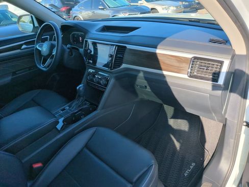 Certified 2023 Volkswagen Atlas SE w/ Panoramic Sunroof Package FWD image 6