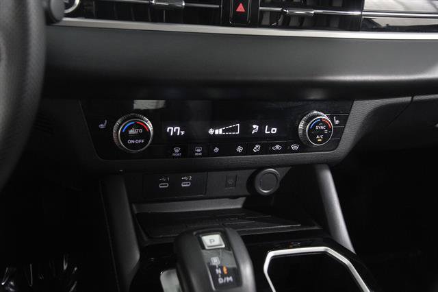 Used 2025 Mitsubishi Outlander SE AWD/4WD image 14