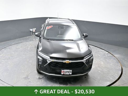Used 2025 Chevrolet Trax LT image 44