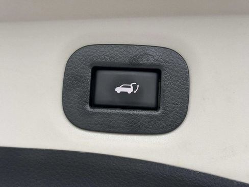 Used 2018 Nissan Rogue SV AWD/4WD image 36
