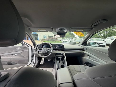Used 2025 Hyundai Elantra Sport FWD image 27