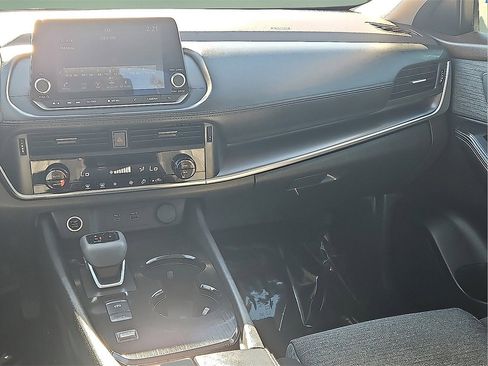 Used 2023 Nissan Rogue SV image 15