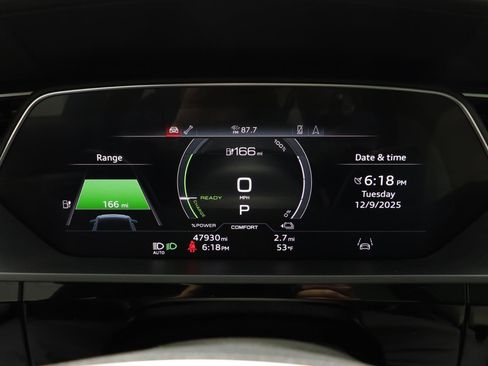 Used 2024 Audi Q8 e-tron Premium Plus w/ Premium Plus Package image 8