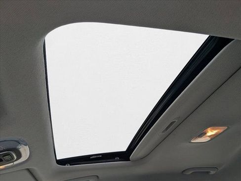 Used 2024 Hyundai Elantra Limited image 17