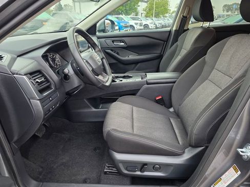 Used 2025 Nissan Rogue SV image 16