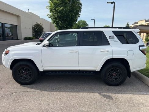 Used 2019 Toyota 4Runner TRD Off-Road Premium AWD/4WD image 2