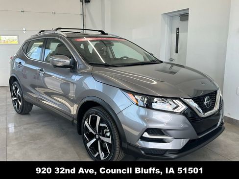 Used 2022 Nissan Rogue Sport SL AWD/4WD image 2