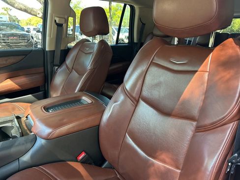 Used 2019 Cadillac Escalade Premium Luxury image 10