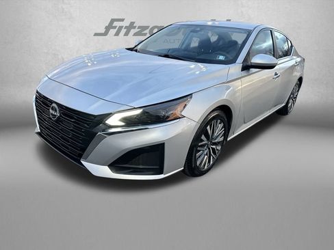 Used 2023 Nissan Altima 2.5 SV image 2