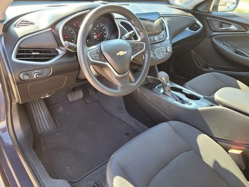 Used 2025 Chevrolet Malibu LT image 2