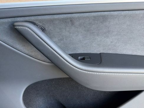 Used 2023 Tesla Model Y AWD image 22