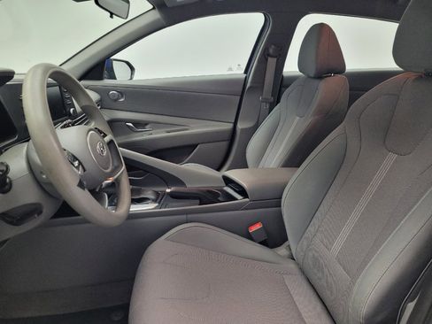 Used 2021 Hyundai Elantra SE FWD image 17